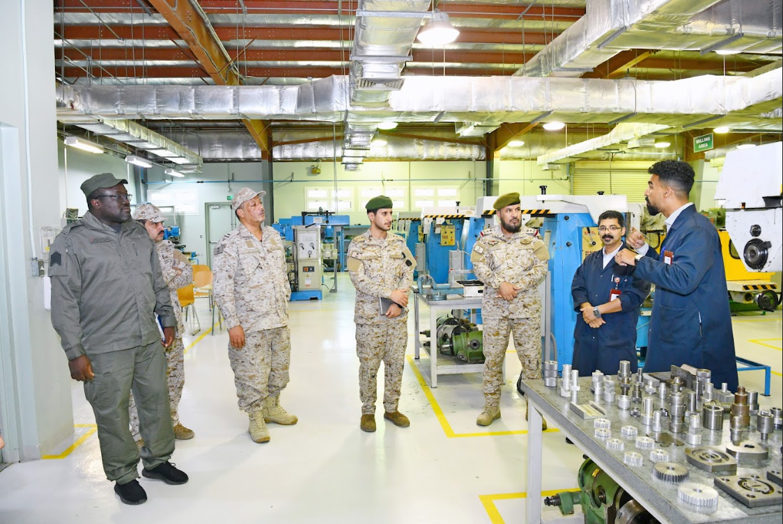 الإدارة العامة للتعليم بـ #الهيئة_الملكية_بالجبيل تستقبل وفد القوات البرية الملكية السعودية