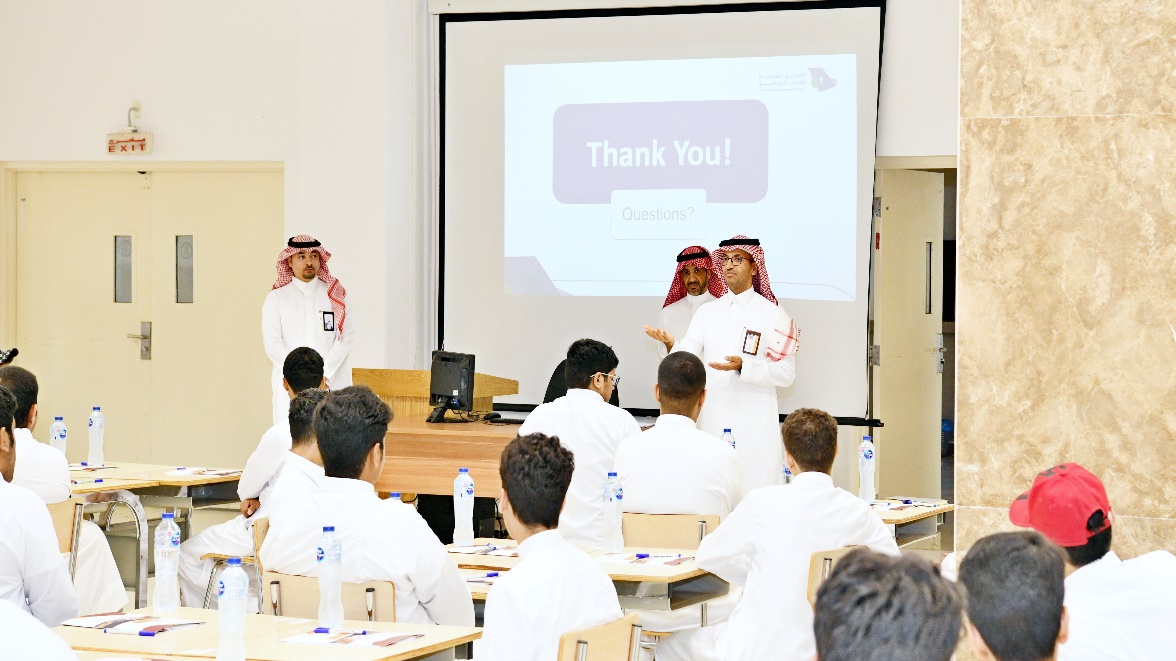 بدء برنامج اللغة الإنجليزية الصيفي لطلبة الثانوي 